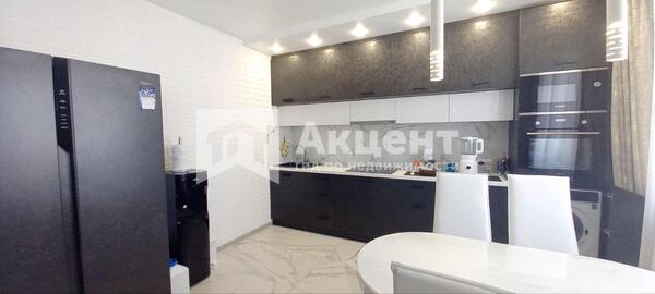 Продам трехкомнатную (3-комн.) квартиру, Рождественский мкр, 10, Иваново г