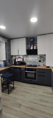 Продам двухкомнатную (2-комн.) квартиру, Сергея Киселева ул, 6, Просторный мкр