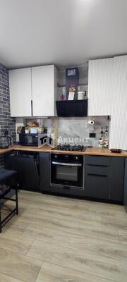 Продам двухкомнатную (2-комн.) квартиру, Сергея Киселева ул, 6, Просторный мкр