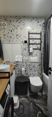 Продам двухкомнатную (2-комн.) квартиру, Сергея Киселева ул, 6, Просторный мкр