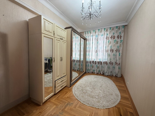 Продам трехкомнатную (3-комн.) квартиру, Чайковского ул, 22, Нальчик г