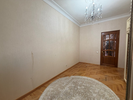 Продам трехкомнатную (3-комн.) квартиру, Чайковского ул, 22, Нальчик г