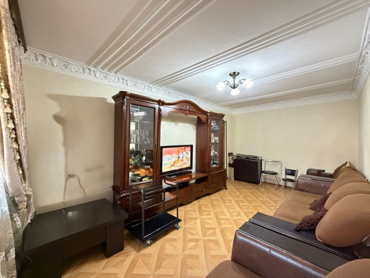 Продам трехкомнатную (3-комн.) квартиру, 2-й Таманской Дивизии ул, 424, Вольный Аул кп