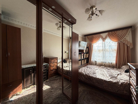 Продам трехкомнатную (3-комн.) квартиру, 2-й Таманской Дивизии ул, 424, Вольный Аул кп