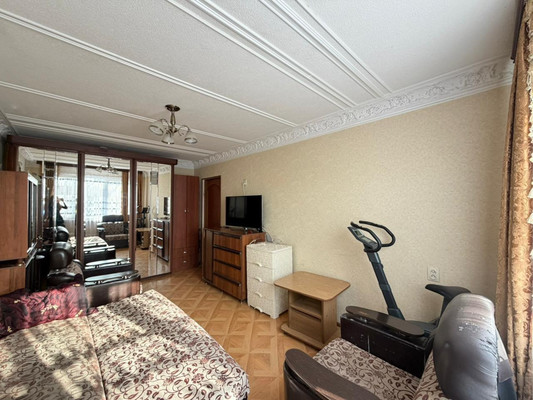 Продам трехкомнатную (3-комн.) квартиру, 2-й Таманской Дивизии ул, 424, Вольный Аул кп