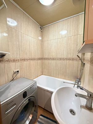 Продам трехкомнатную (3-комн.) квартиру, 2-й Таманской Дивизии ул, 424, Вольный Аул кп