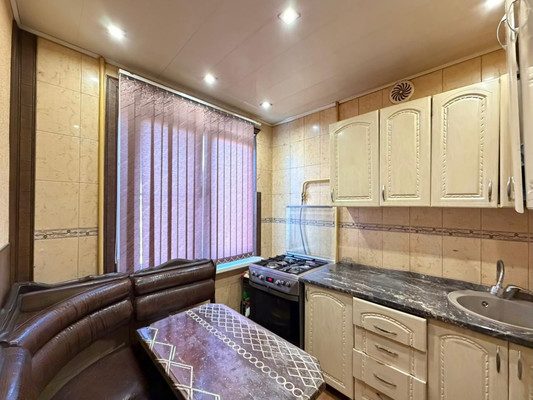 Продам трехкомнатную (3-комн.) квартиру, 2-й Таманской Дивизии ул, 424, Вольный Аул кп