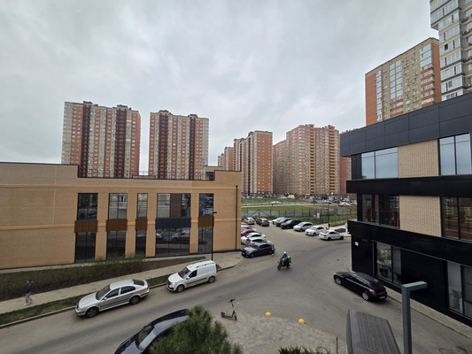 Продам трехкомнатную (3-комн.) квартиру, им. Героя Георгия Бочарникова ул, 4к1, Краснодар г