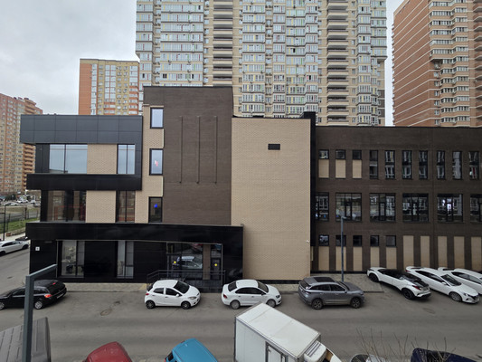 Продам трехкомнатную (3-комн.) квартиру, им. Героя Георгия Бочарникова ул, 4к1, Краснодар г