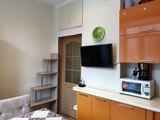 Продам двухкомнатную (2-комн.) квартиру, Строителей ул, 4к5, Москва г