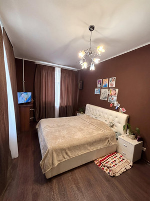 Продам трехкомнатную (3-комн.) квартиру, Ленина пр-кт, 23, Колпино г