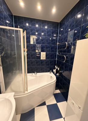 Продам трехкомнатную (3-комн.) квартиру, Ленина пр-кт, 23, Колпино г