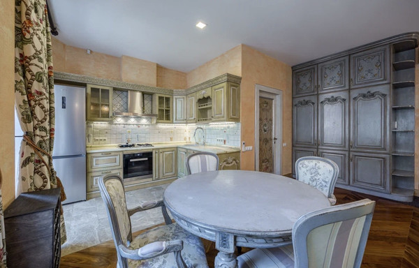 Сдам трехкомнатную (3-комн.) квартиру, Брюсов пер, 7, Москва г