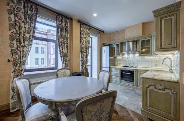 Сдам трехкомнатную (3-комн.) квартиру, Брюсов пер, 7, Москва г