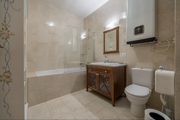 Сдам трехкомнатную (3-комн.) квартиру, Брюсов пер, 7, Москва г