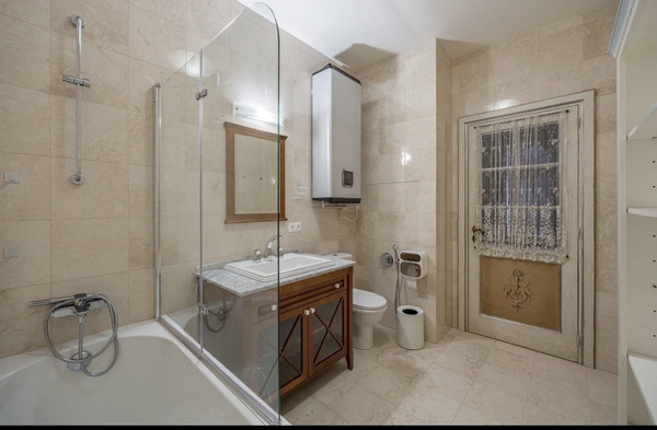 Сдам трехкомнатную (3-комн.) квартиру, Брюсов пер, 7, Москва г