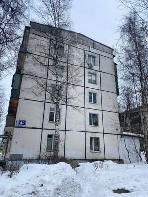 Продам двухкомнатную (2-комн.) квартиру, Северная ул, 42, Дубки с
