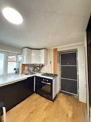 Продам двухкомнатную (2-комн.) квартиру, Ким ул, 31, Симферополь г