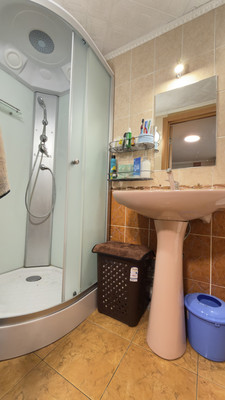 Продам двухкомнатную (2-комн.) квартиру, Ким ул, 31, Симферополь г