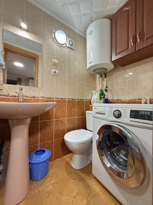 Продам двухкомнатную (2-комн.) квартиру, Ким ул, 31, Симферополь г