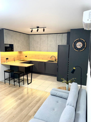 Продам однокомнатную (1-комн.) квартиру, 100 кв-л, 1к1, Москва г