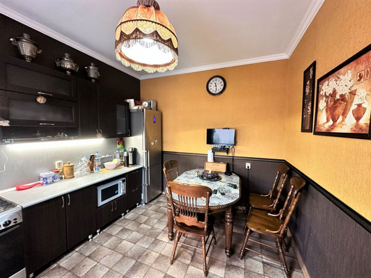 Продам трехкомнатную (3-комн.) квартиру, Меньшикова ул, 103, Тихорецк г