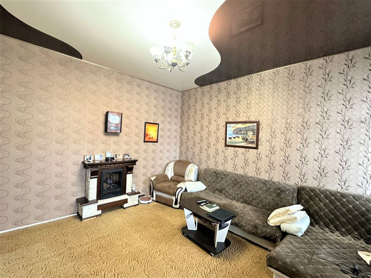 Продам трехкомнатную (3-комн.) квартиру, Меньшикова ул, 103, Тихорецк г