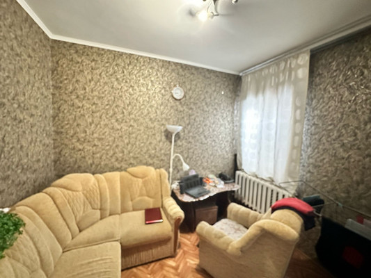 Продам трехкомнатную (3-комн.) квартиру, Меньшикова ул, 103, Тихорецк г