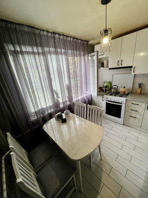 Продам трехкомнатную (3-комн.) квартиру, Павлова (Лазаревский р-н) пер, 9а, Сочи г