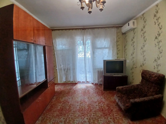 Продам трехкомнатную (3-комн.) квартиру, Г. Петровой ул, 9, Туапсе г