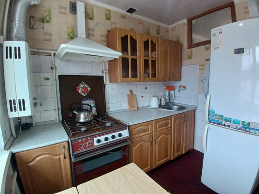 Продам трехкомнатную (3-комн.) квартиру, Г. Петровой ул, 9, Туапсе г