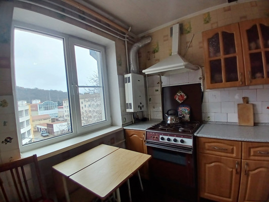 Продам трехкомнатную (3-комн.) квартиру, Г. Петровой ул, 9, Туапсе г