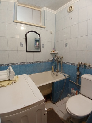 Продам трехкомнатную (3-комн.) квартиру, Г. Петровой ул, 9, Туапсе г