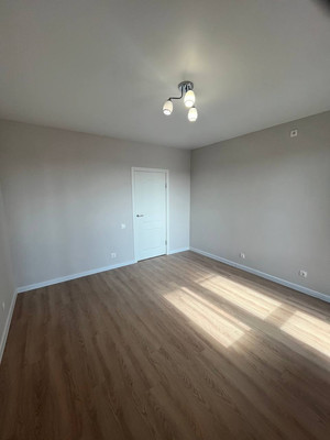 Продам двухкомнатную (2-комн.) квартиру, Победы ул, 1к6, Десна д