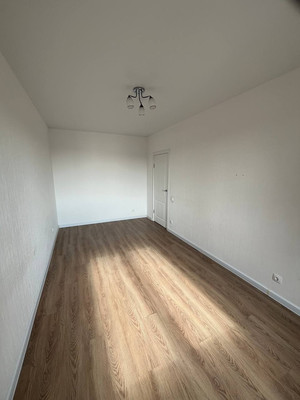 Продам двухкомнатную (2-комн.) квартиру, Победы ул, 1к6, Десна д