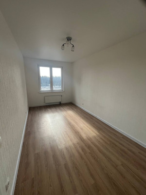 Продам двухкомнатную (2-комн.) квартиру, Победы ул, 1к6, Десна д