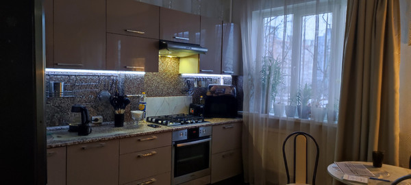 Продам трехкомнатную (3-комн.) квартиру, Кораблестроителей ул, 35Б, Санкт-Петербург г
