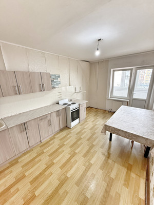 Продам трехкомнатную (3-комн.) квартиру, 3-я Целиноградская ул, 6, Краснодар г