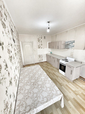 Продам трехкомнатную (3-комн.) квартиру, 3-я Целиноградская ул, 6, Краснодар г