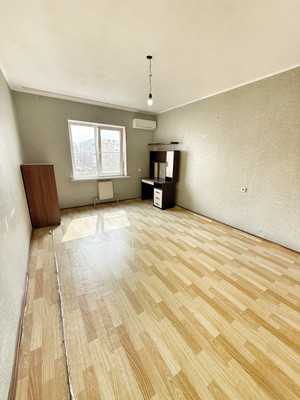 Продам трехкомнатную (3-комн.) квартиру, 3-я Целиноградская ул, 6, Краснодар г