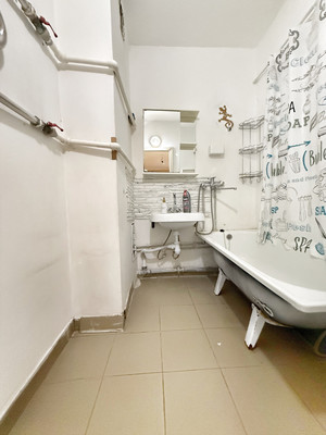 Продам трехкомнатную (3-комн.) квартиру, 3-я Целиноградская ул, 6, Краснодар г