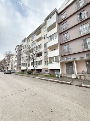 Продам трехкомнатную (3-комн.) квартиру, 3-я Целиноградская ул, 6, Краснодар г