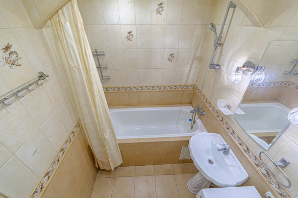 Продам двухкомнатную (2-комн.) квартиру, Кижеватова ул, 15, Пенза г