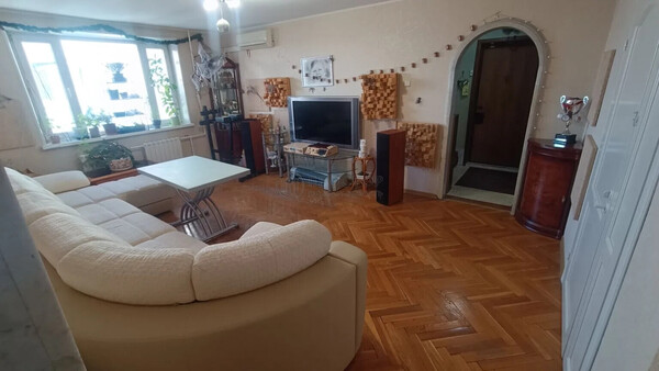 Продам трехкомнатную (3-комн.) квартиру, Боженко ул, 4, Москва г