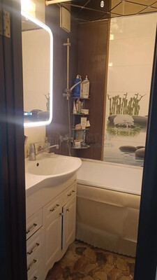 Продам трехкомнатную (3-комн.) квартиру, Боженко ул, 4, Москва г