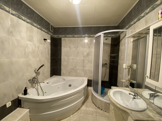 Продам двухкомнатную (2-комн.) квартиру, Горького ул, 76, Рязань г