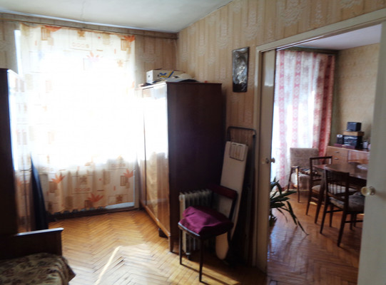 Продам трехкомнатную (3-комн.) квартиру, Григорина ул, 11, Гатчина г