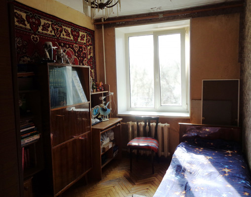 Продам трехкомнатную (3-комн.) квартиру, Григорина ул, 11, Гатчина г