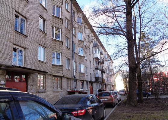 Продам трехкомнатную (3-комн.) квартиру, Григорина ул, 11, Гатчина г