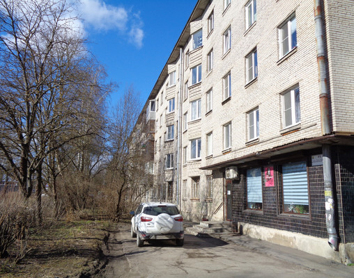 Продам трехкомнатную (3-комн.) квартиру, Григорина ул, 11, Гатчина г